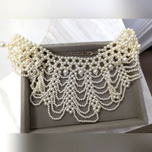 Faux pearls necklace